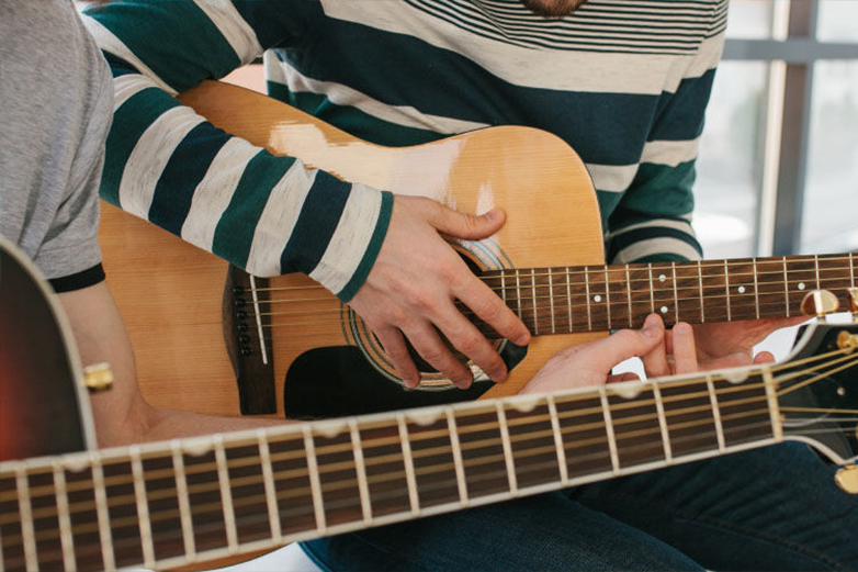 Yeni Başlayanlar için Gitar Çalmanın Temelleri